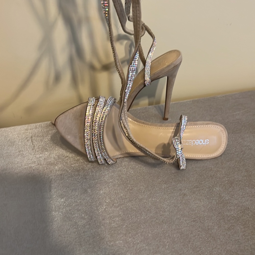 Strapped heels - Picture 4 of 5
